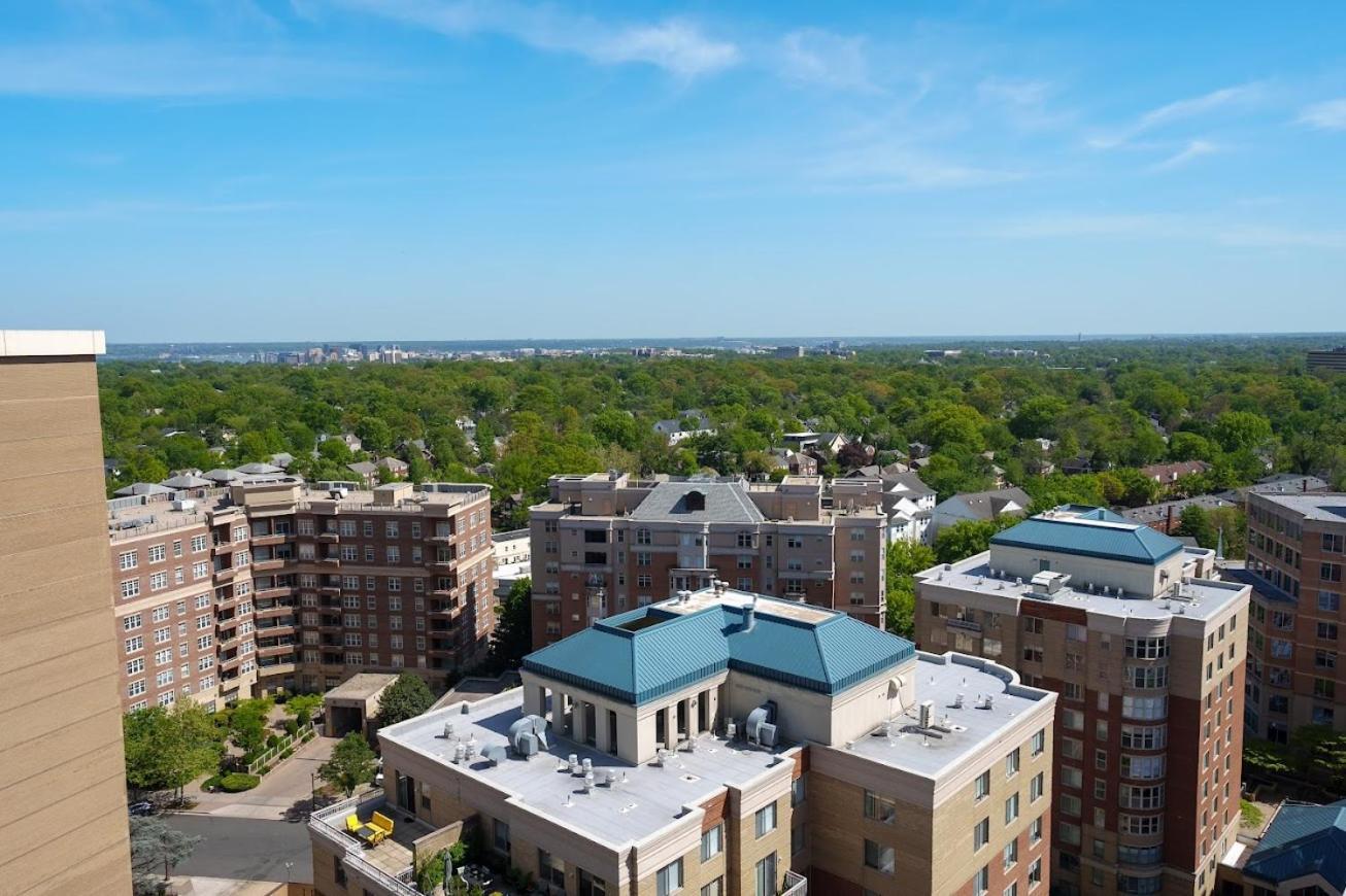 Ballston Getaway King Suite Arlington Bagian luar foto